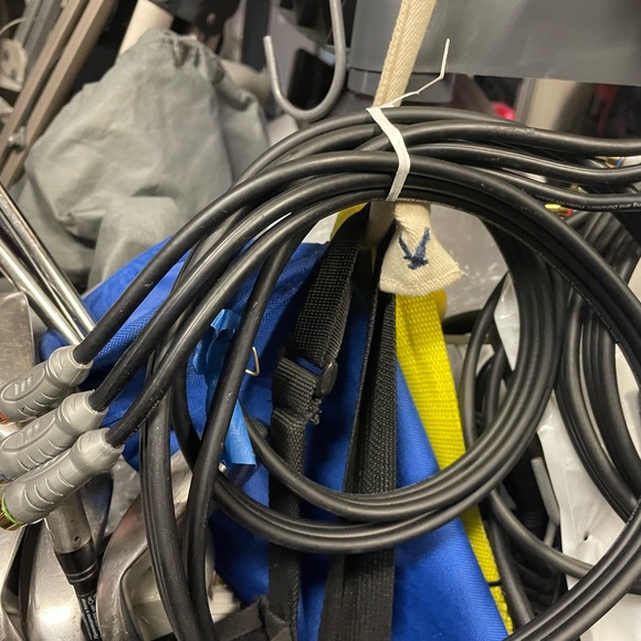 Audio video cords Monster cables 2 sets .
3 rca male per side - Picture 5 of 6